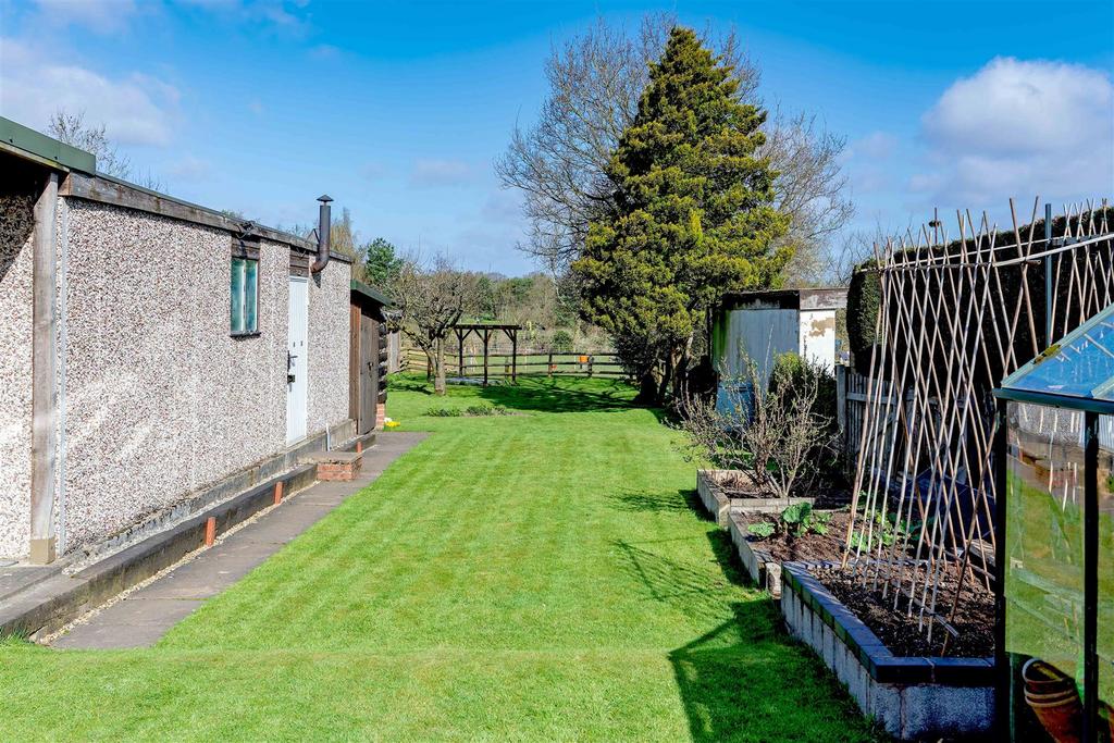 Rear of house 1.1 SAPL8625-CR3-20250330-Dx O Deep PR