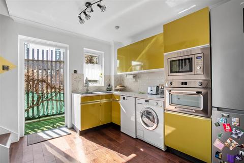 15 Bradshaws Close, London, SE25 4EN