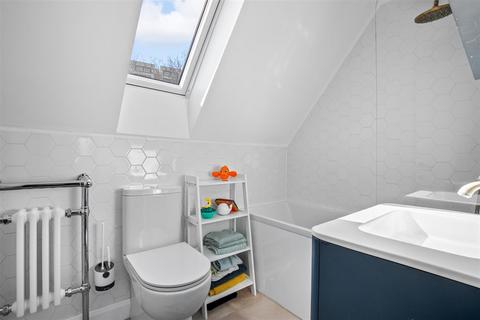 15 Bradshaws Close, London, SE25 4EN