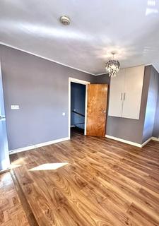 2 bedroom flat to rent, Hounslow TW4