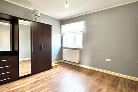 2 bedroom flat to rent, Hounslow TW4