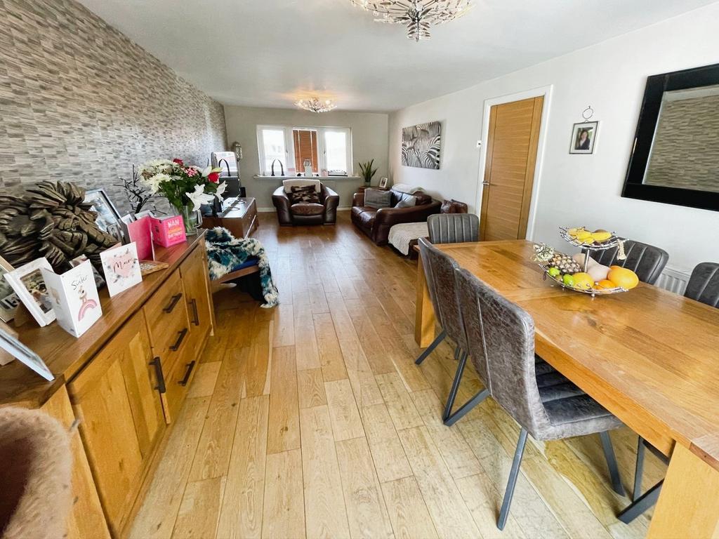 Lounge/Dining Room