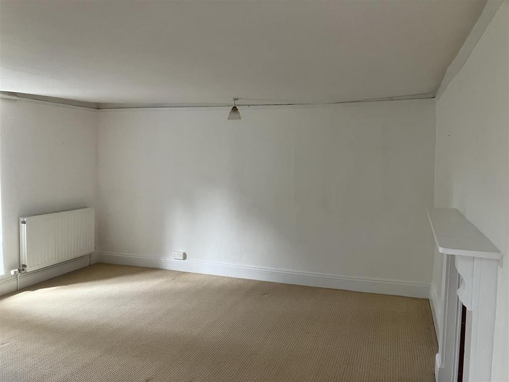 Bed 4.JPG