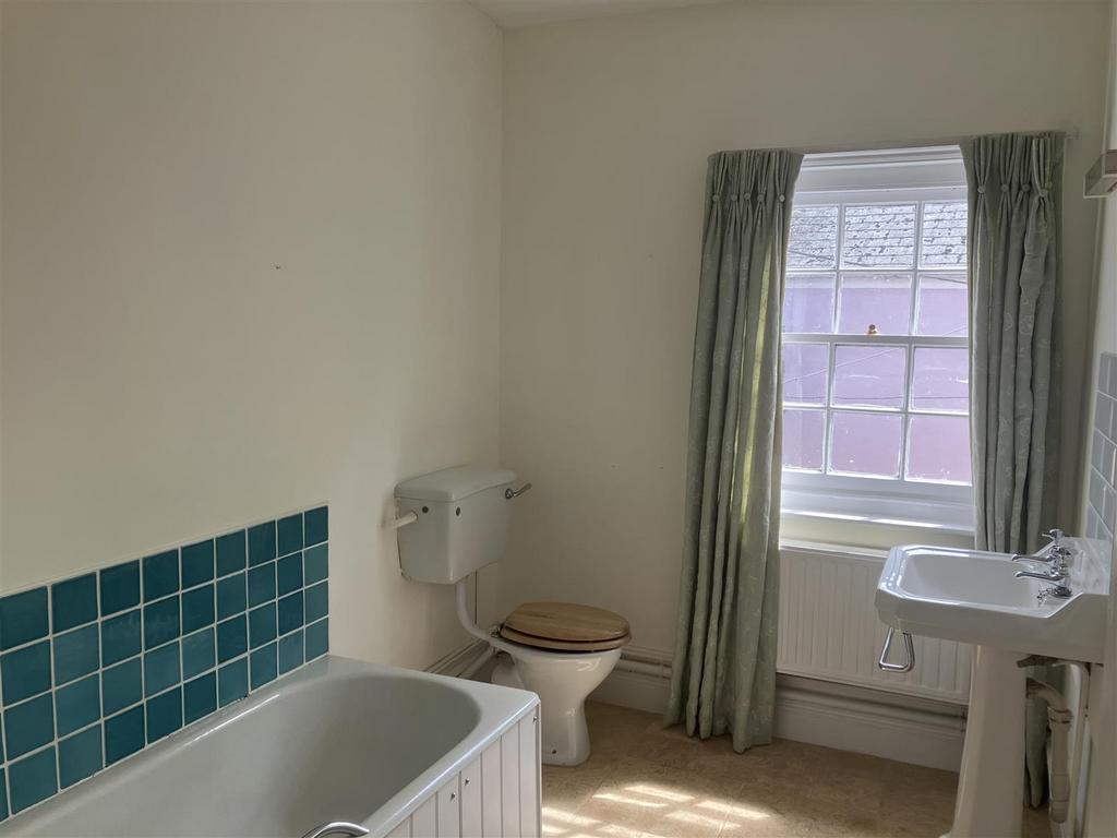 Bathroom.JPG