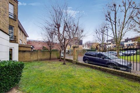 1 bedroom flat to rent, Chesterton Close, East Putney, London, SW18