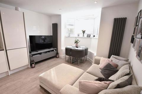 Flat 1, Ellesdon House, 302 Broadway, Bexleyheath, DA6 8AH