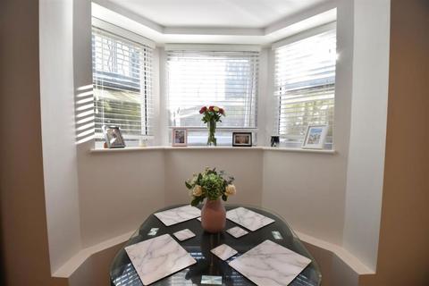 Flat 1, Ellesdon House, 302 Broadway, Bexleyheath, DA6 8AH