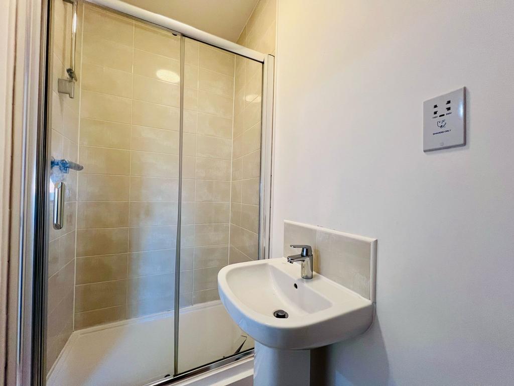 EN SUITE (2).jpeg
