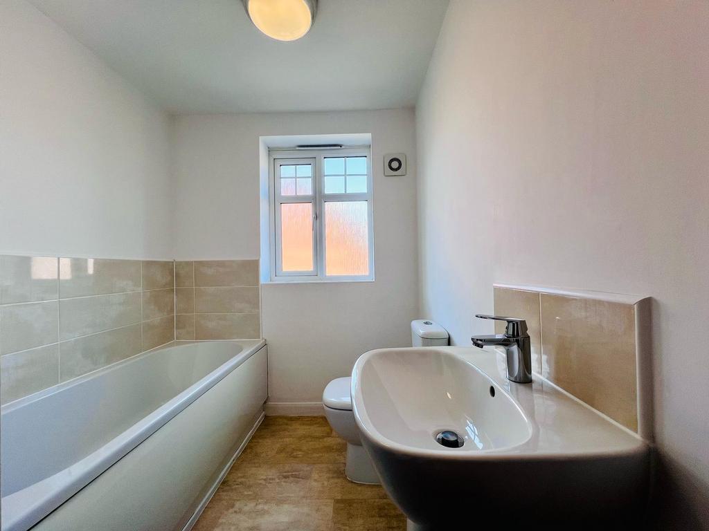 BATHROOM.jpeg