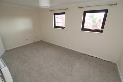 2 bedroom flat to rent, Gresham Road, Brentwood CM14