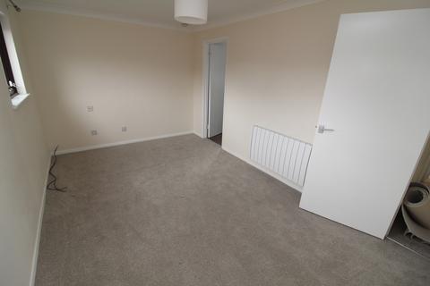 2 bedroom flat to rent, Gresham Road, Brentwood CM14