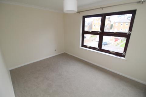 2 bedroom flat to rent, Gresham Road, Brentwood CM14