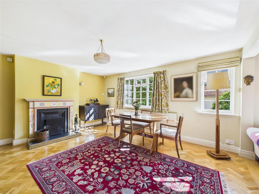 Lounge/ dining room