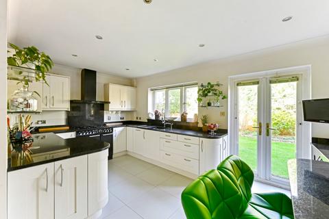 5 bedroom detached house for sale, Shuttle Close, Biddenden, Ashford, Kent, TN27