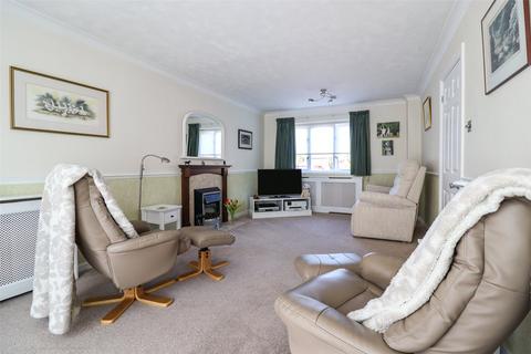 4 bedroom detached house for sale, Devon Close, Hampshire GU51
