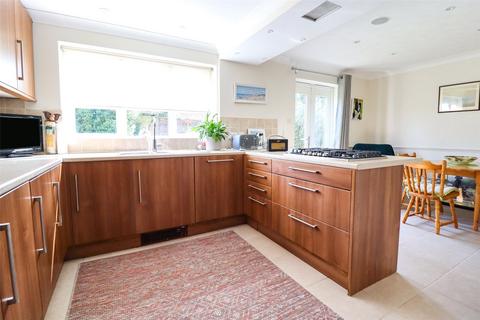 4 bedroom detached house for sale, Devon Close, Hampshire GU51
