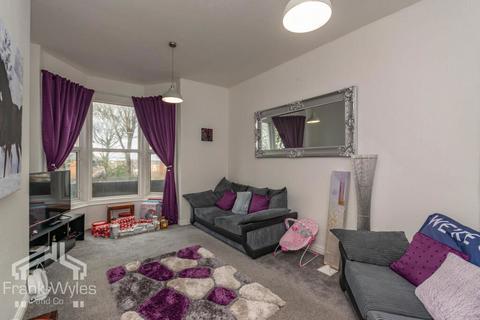 2 bedroom apartment for sale, The Crescent, Lytham St Annes, Lytham St. Annes, Lancashire, FY8 1SZ