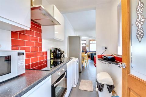 43 Beeston Road, Nottingham, NG7 2JS