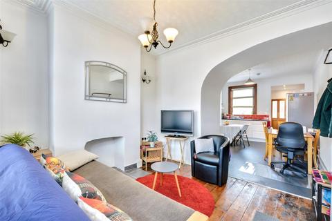 43 Beeston Road, Nottingham, NG7 2JS