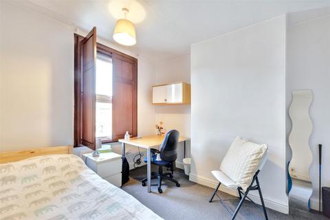 43 Beeston Road, Nottingham, NG7 2JS