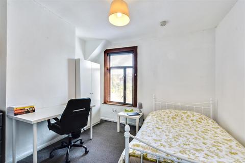 43 Beeston Road, Nottingham, NG7 2JS