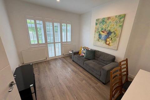 4 bedroom semi-detached house to rent, Hendon Way, Golders Green NW2