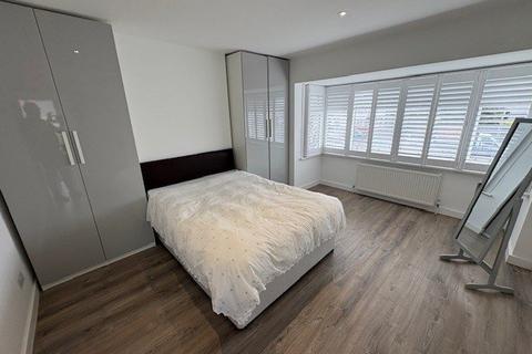 4 bedroom semi-detached house to rent, Hendon Way, Golders Green NW2