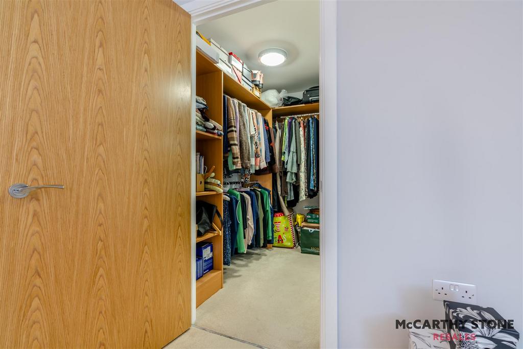 Walk-in wardrobe