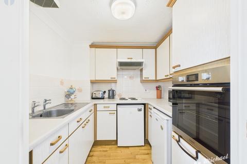 2 bedroom flat for sale, Sycamore Court, Willow Road, Aylesbury, Buckinghamshire