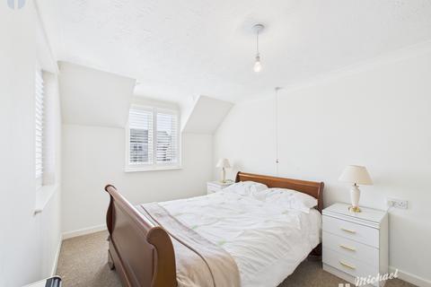 2 bedroom flat for sale, Sycamore Court, Willow Road, Aylesbury, Buckinghamshire