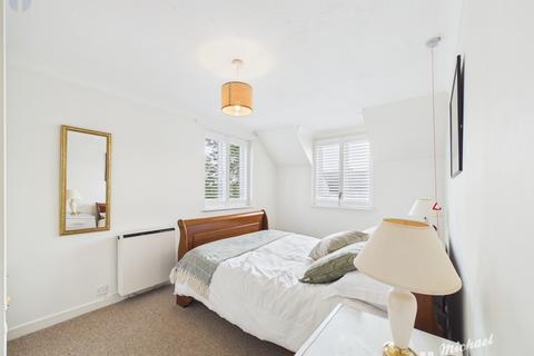 2 bedroom flat for sale, Willow Road, Aylesbury