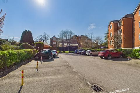 2 bedroom flat for sale, Willow Road, Aylesbury