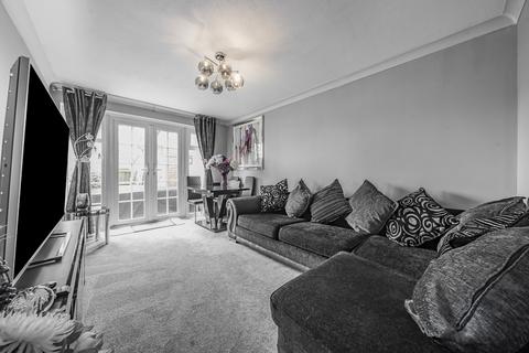 48 Lakeside Close, Ruislip, HA4 7UE