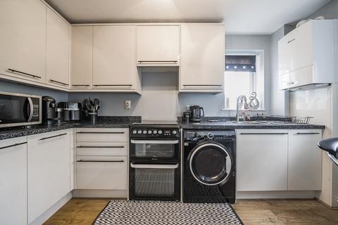48 Lakeside Close, Ruislip, HA4 7UE
