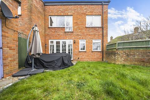 48 Lakeside Close, Ruislip, HA4 7UE