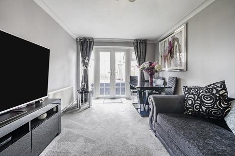 48 Lakeside Close, Ruislip, HA4 7UE
