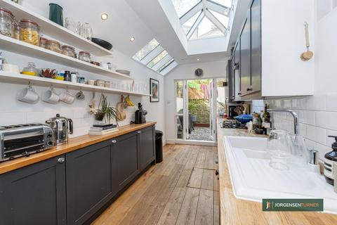 2 bedroom flat for sale, Cathnor Road, Shepherds Bush, W12 9JB