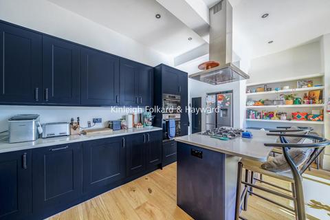 38 Manor View, London, N3 2SR