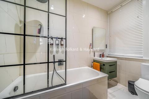 38 Manor View, London, N3 2SR