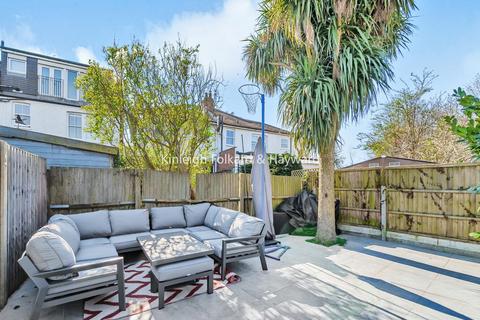 38 Manor View, London, N3 2SR
