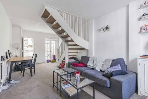 7 Hyde Road, Richmond, TW10 6DU