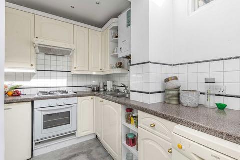 7 Hyde Road, Richmond, TW10 6DU