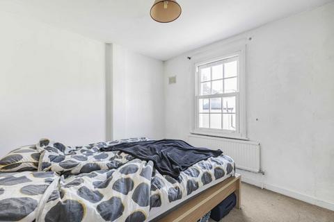 7 Hyde Road, Richmond, TW10 6DU