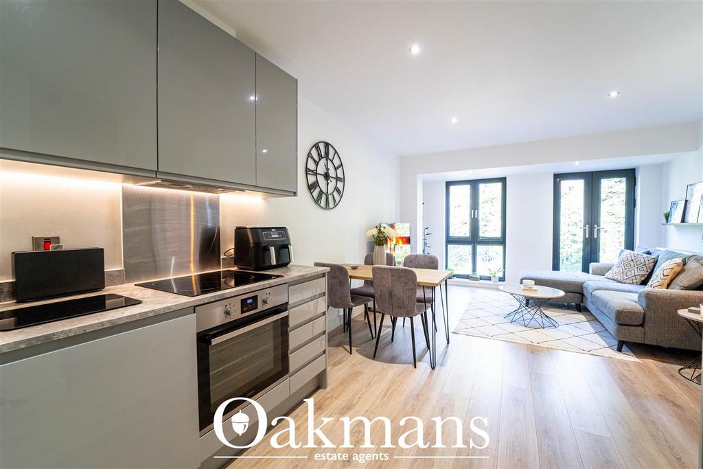 Apartment in Solihull, West Midlands - View 2