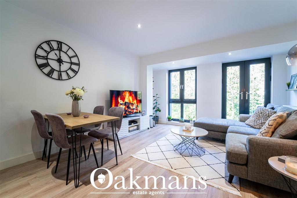 Apartment in Solihull, West Midlands - View 3