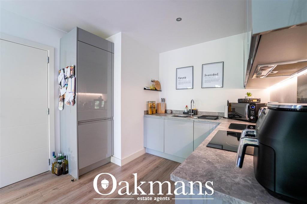 Apartment in Solihull, West Midlands - View 5