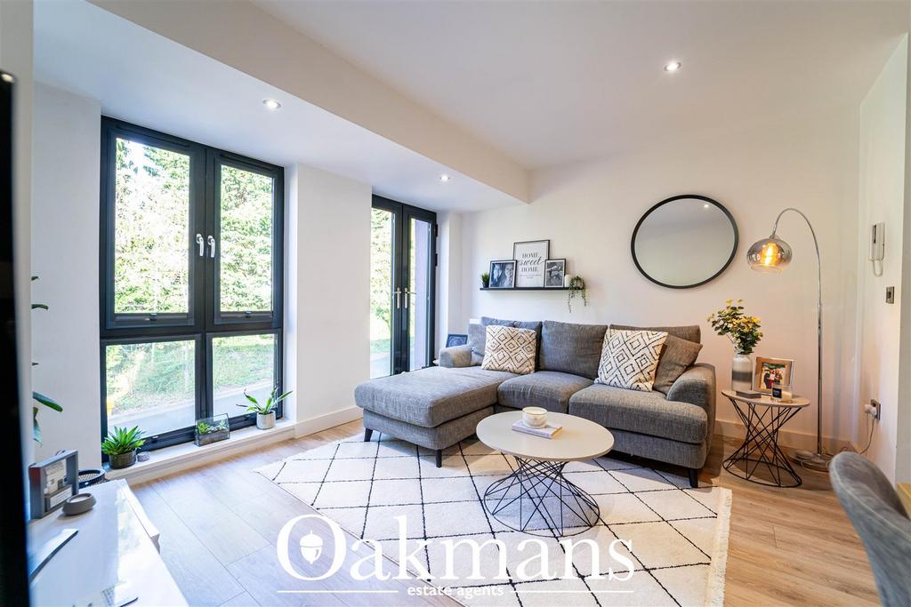 Apartment in Solihull, West Midlands - More