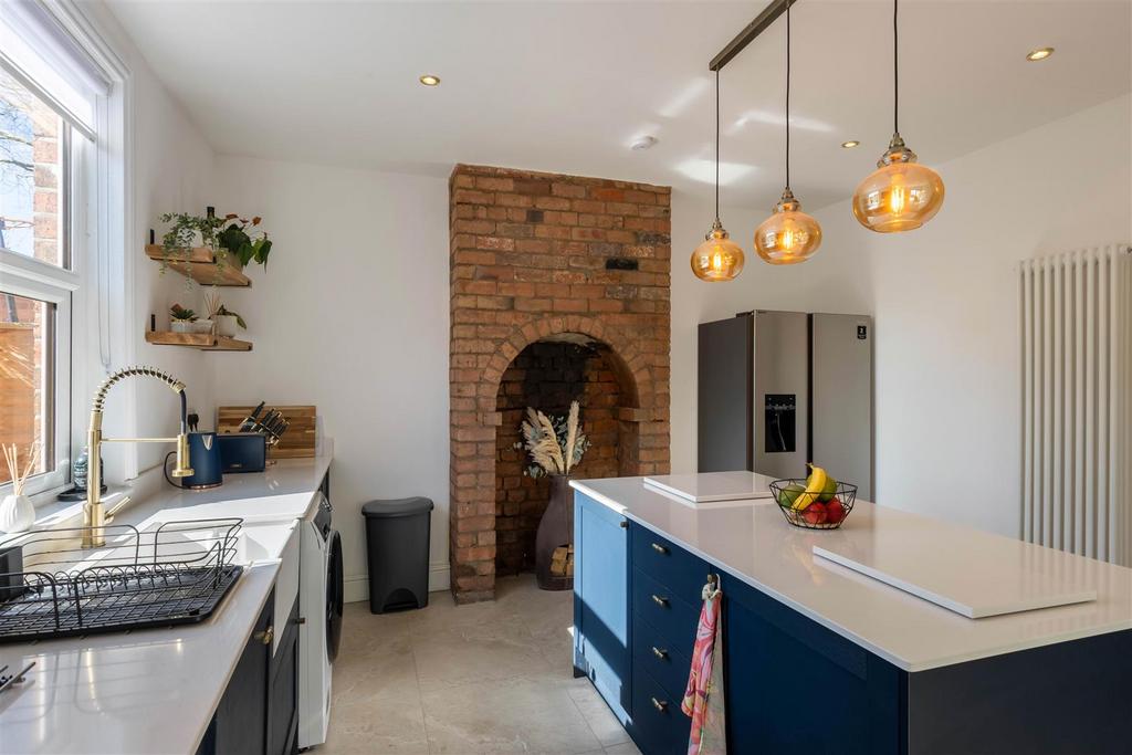 44 Raddlebarn Road 2