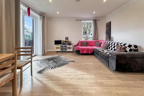 undefined, Greenleaf Walk, Southall UB1