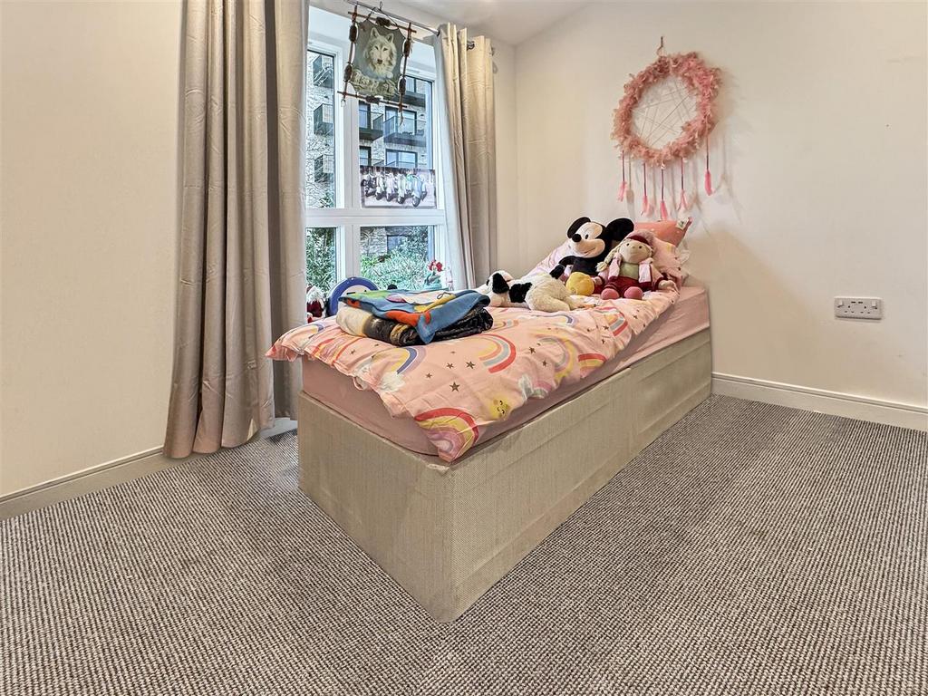 Bed 2.jpeg